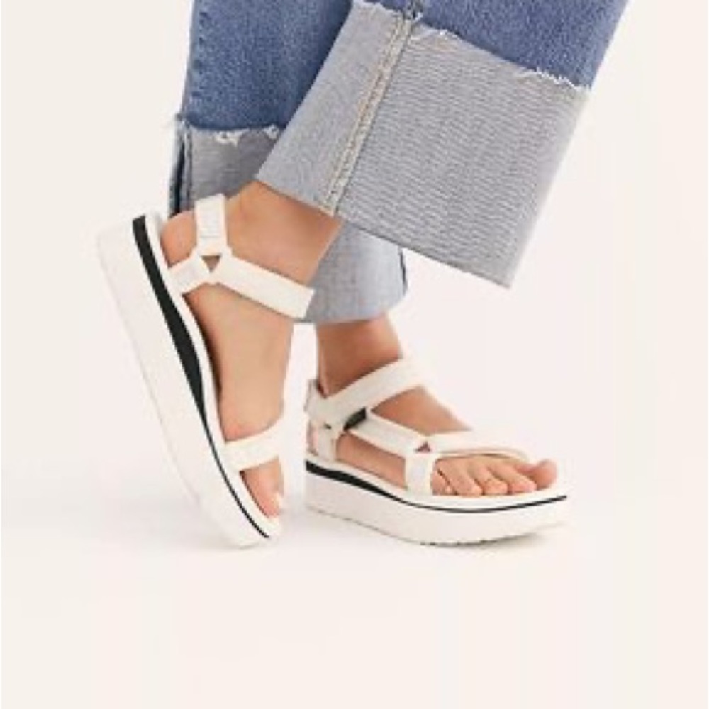 Teva Flatform Universal White Sandals Size 9